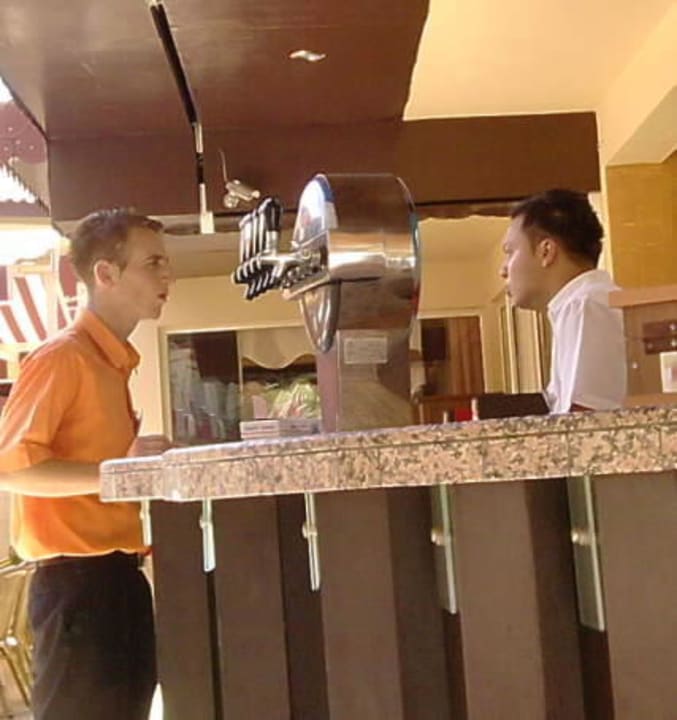 Sehr nett die Beiden  Hotel Orfeus Park