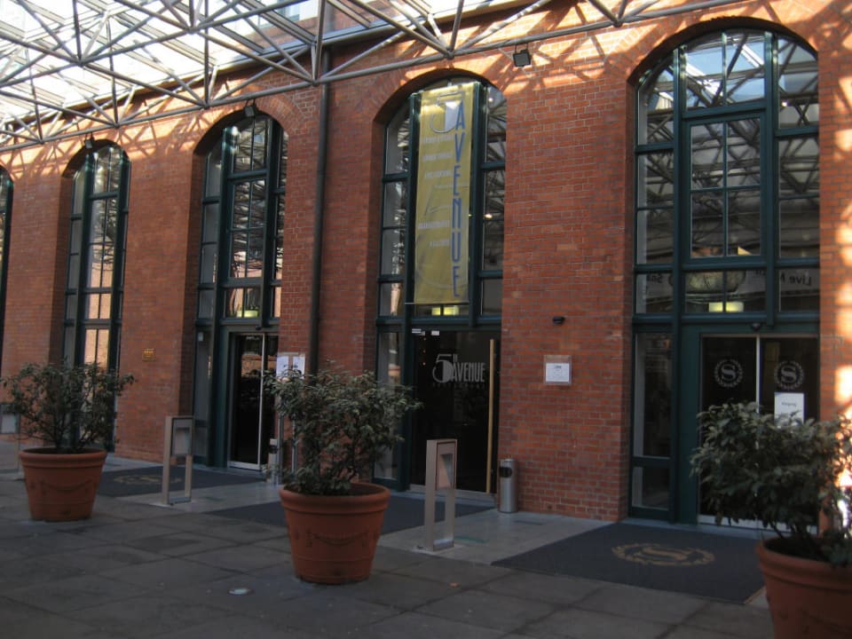 Arabella Sheraton Pelikan, Eingang Sheraton Hannover Pelikan Hotel