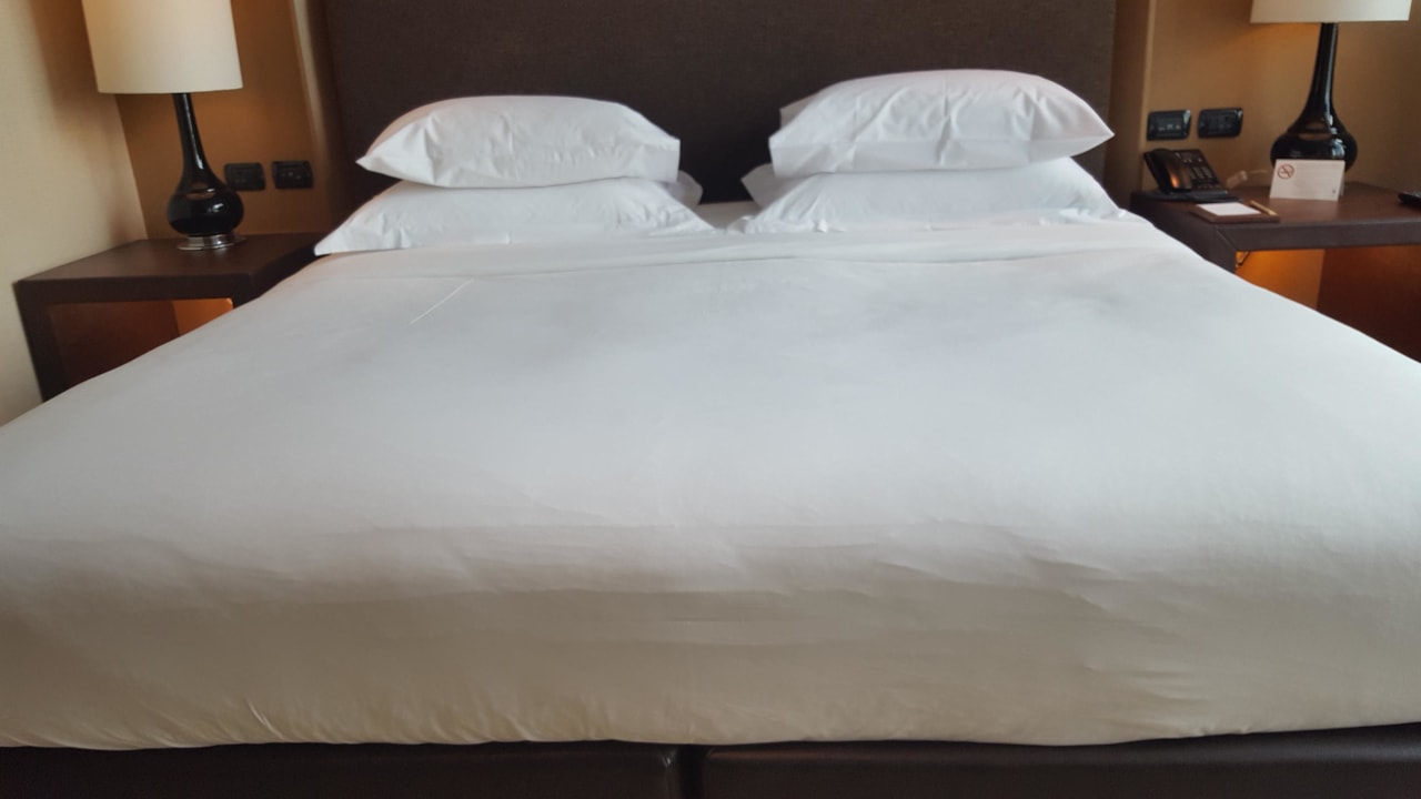 King Size Bett. Super bequem  Eastin Grand Hotel Sathorn