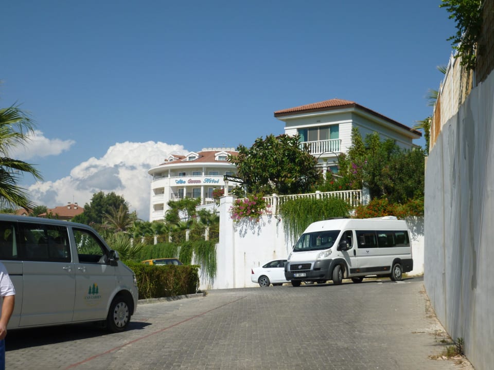Weg zum Strand zurück Can Garden Resort