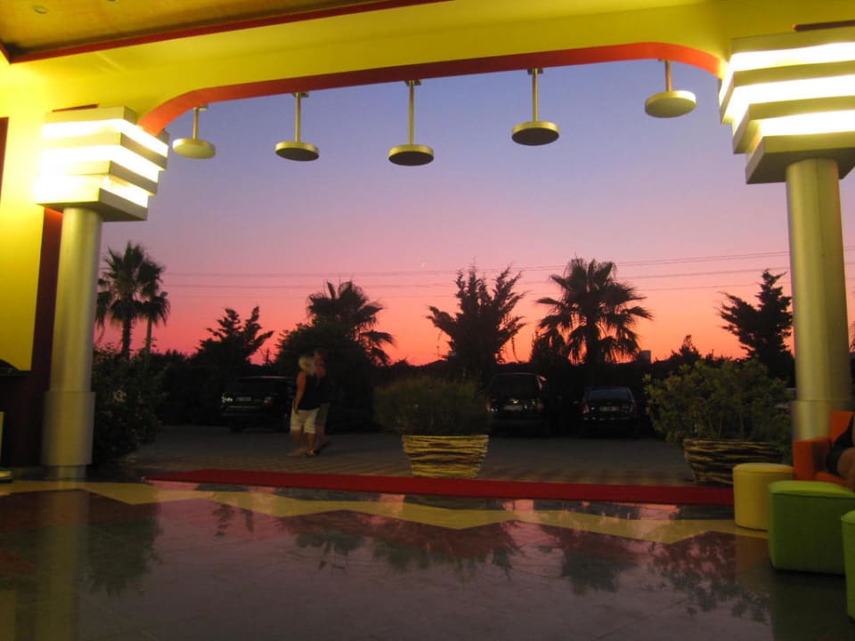 Direkt vorm Hotel, bequem auf der Couch Hotel Orfeus Park