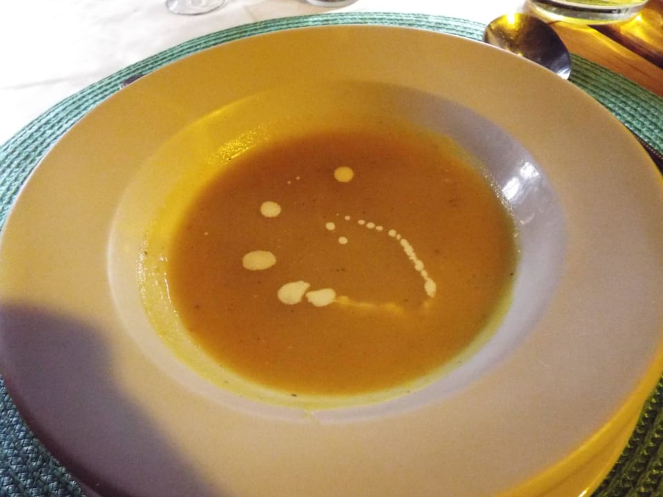 Abendessen: Vorsuppe Kalahari Anib Lodge