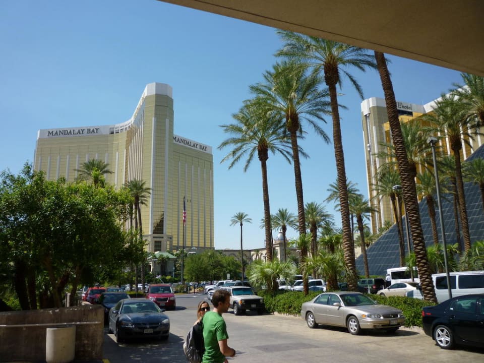 Valet-Parking Hotel Luxor