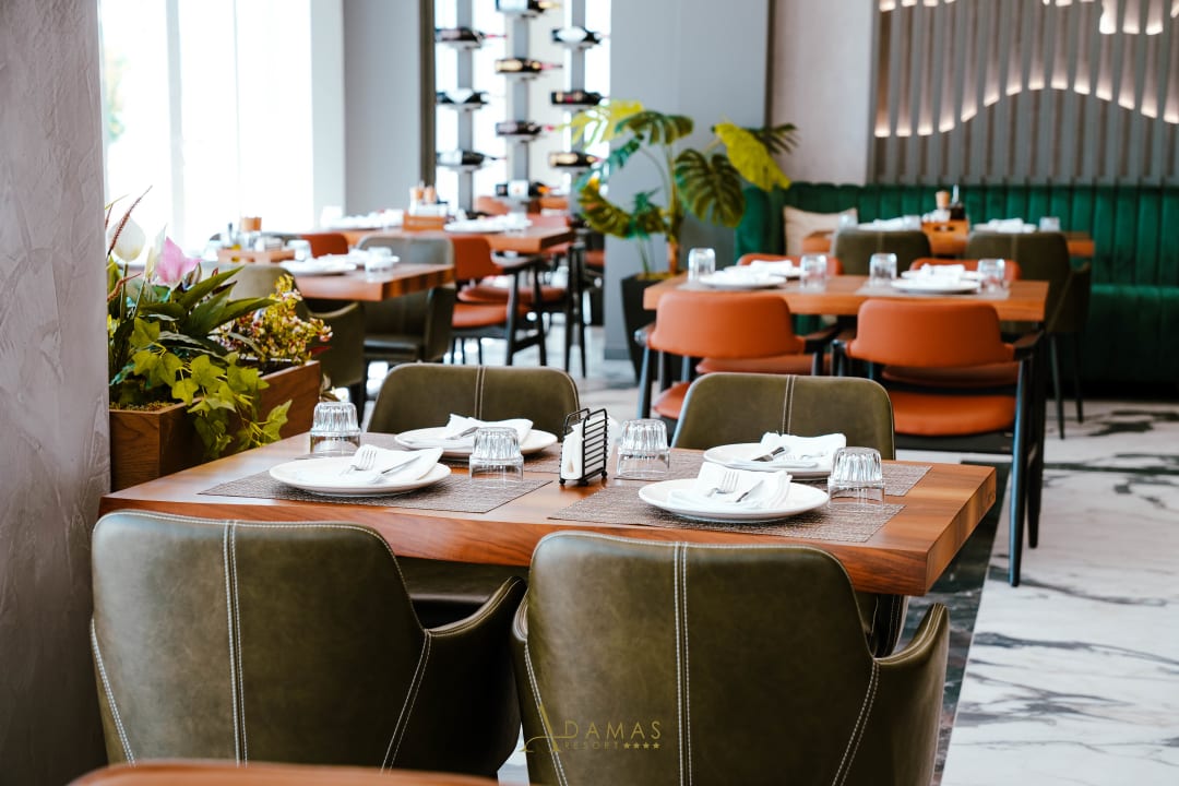 Gastro Adamas Resort & Hotel