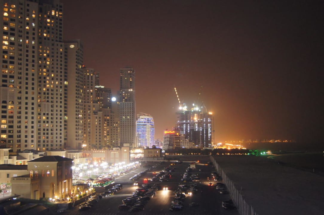 "The Walk" (Promenade) Hilton Dubai Jumeirah