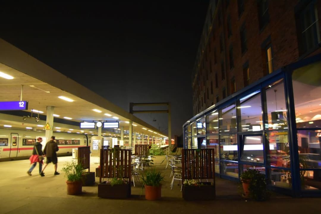 Außenansicht IntercityHotel Hamburg-Altona