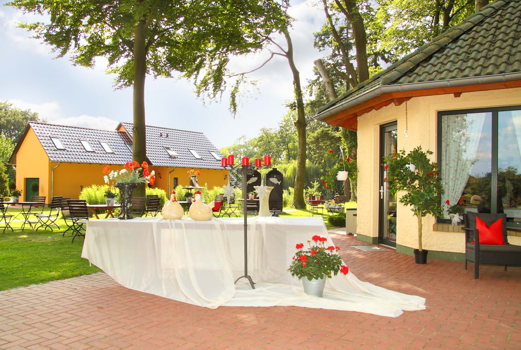 Gartenanlage Hotel garni Landhausperle an der Müritz