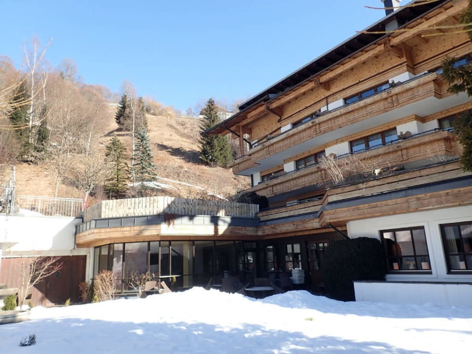 Ansicht vom Parkplatz Familien- & Gartenhotel Theresia