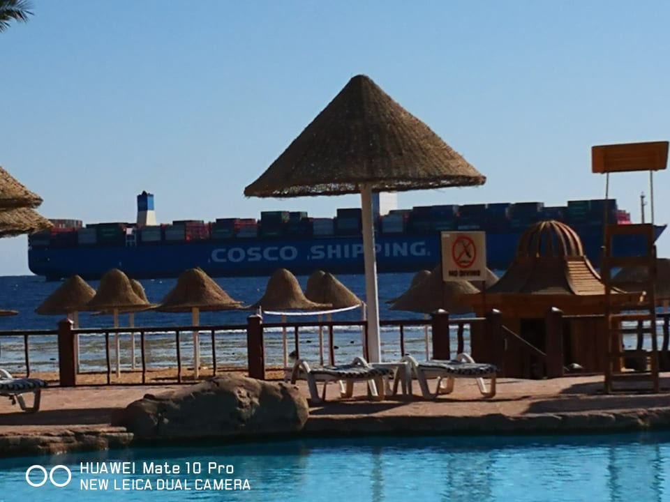 Pool Parrotel Beach Resort