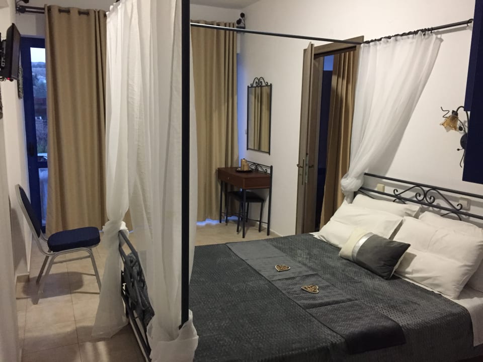 Zimmer Anastasia Studios, Apartments & Suite