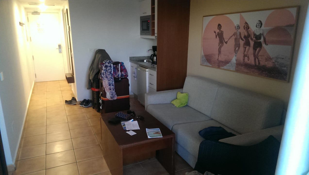 Wohnbereich mit kleiner Küche Sunprime Atlantic View