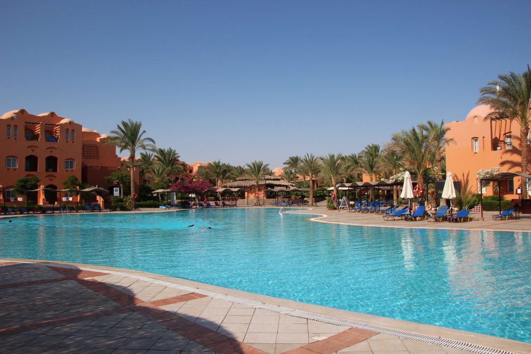 Großer Pool im Oasis Jaz Makadi Oasis Resort