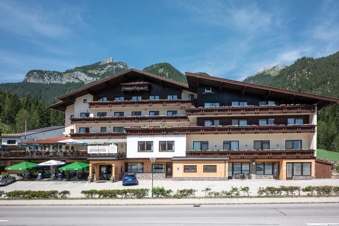 Außenansicht Alpenhotel Edelweiss