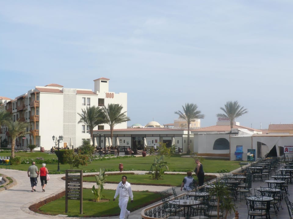 Blick zur Bella-Bar, Klinik, Apotheke Pickalbatros Dana Beach Resort - Hurghada