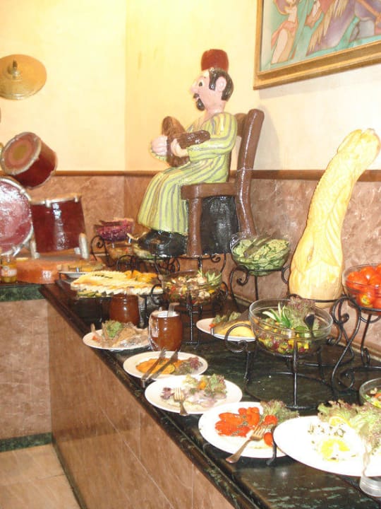 Salatbüffet im italienischen Restaurant Pickalbatros Alf Leila Wa Leila Resort - Neverland Hurghada