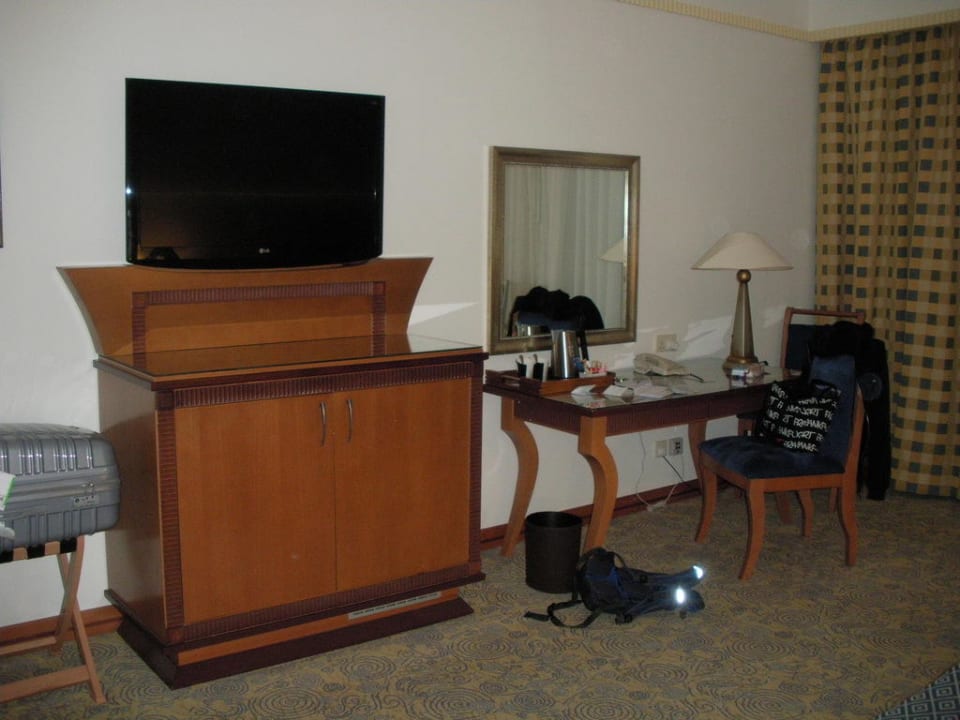 Fernseher Hotel Le Meridien Al Aqah Beach Resort