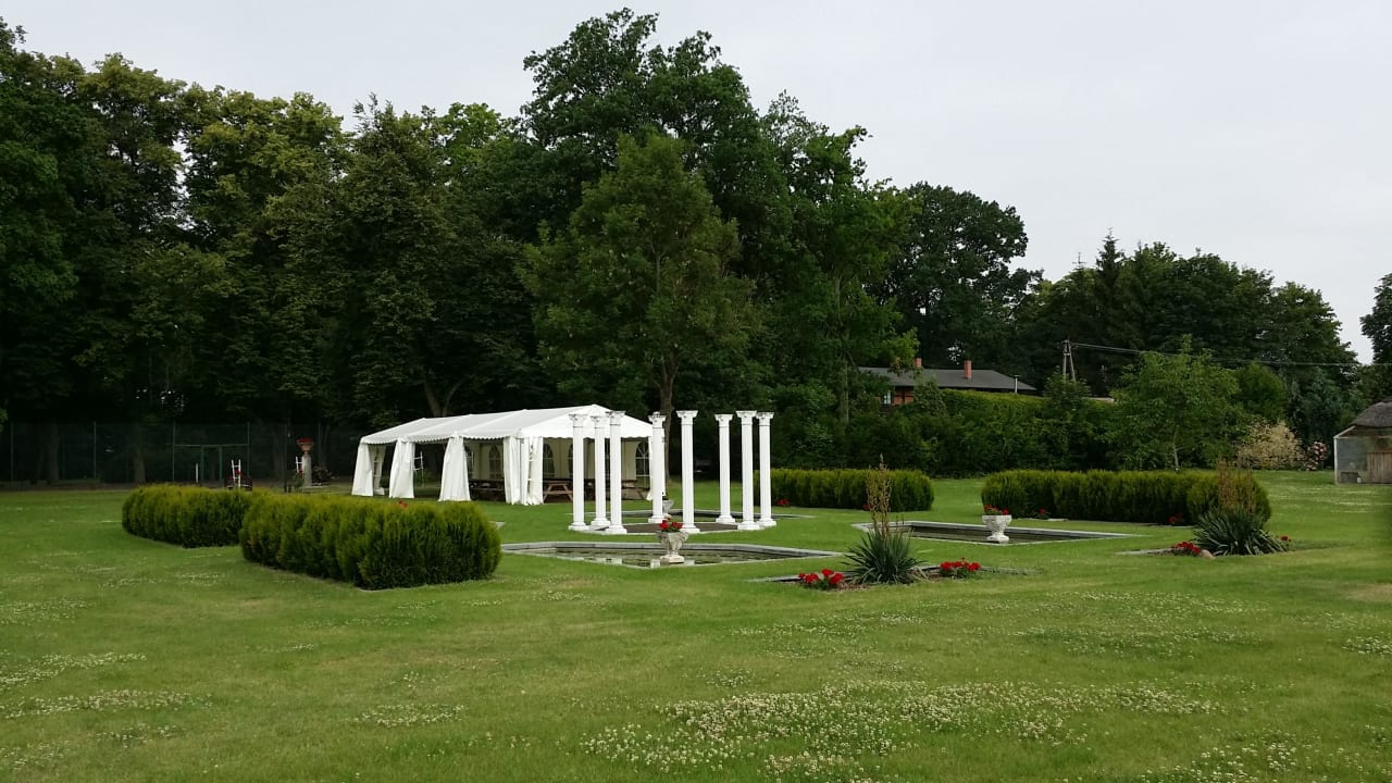 Außenanlage Hotel Pałac Runowo