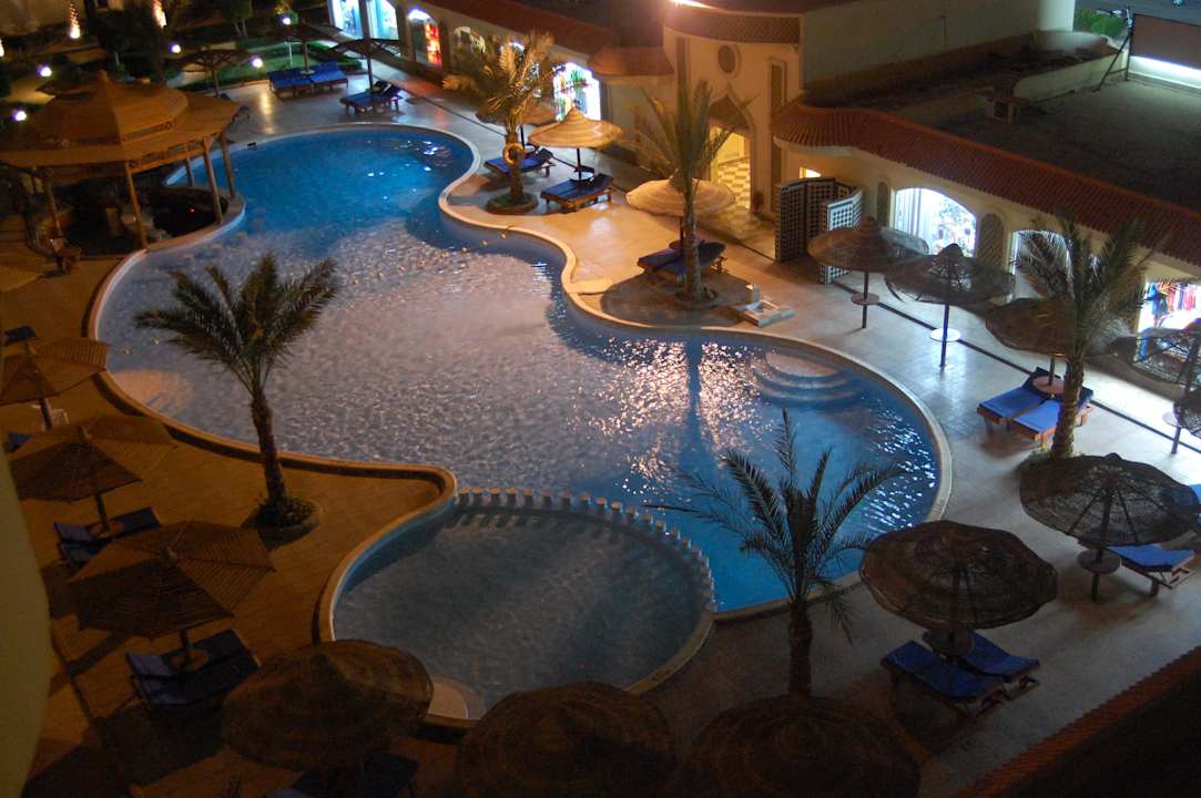 Najmniejszy basen nocą Riviera Aqua Park Resort