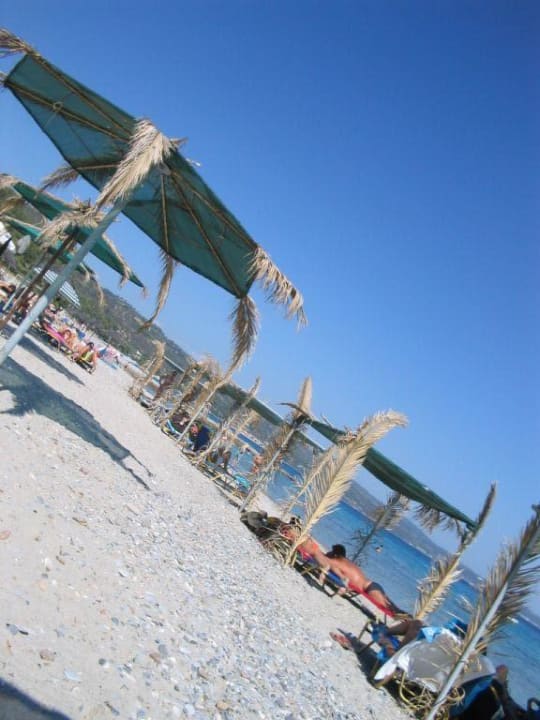 Strand mit Schattenplatz Mendi Hotel