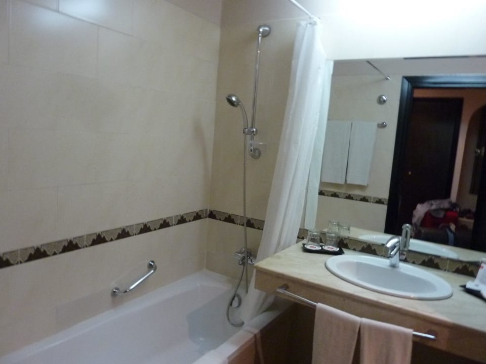Badezimmer, mit Dusche und Wanne Hotel Riu Tikida Palmeraie
