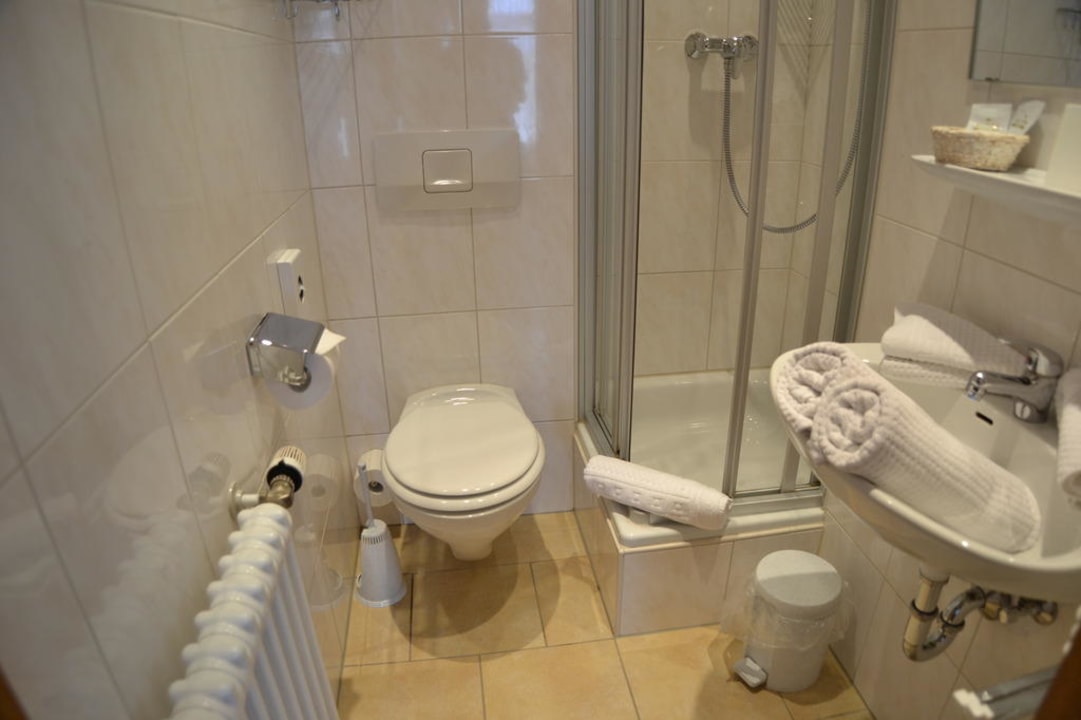 Badezimmer Hotel Vier Jahreszeiten