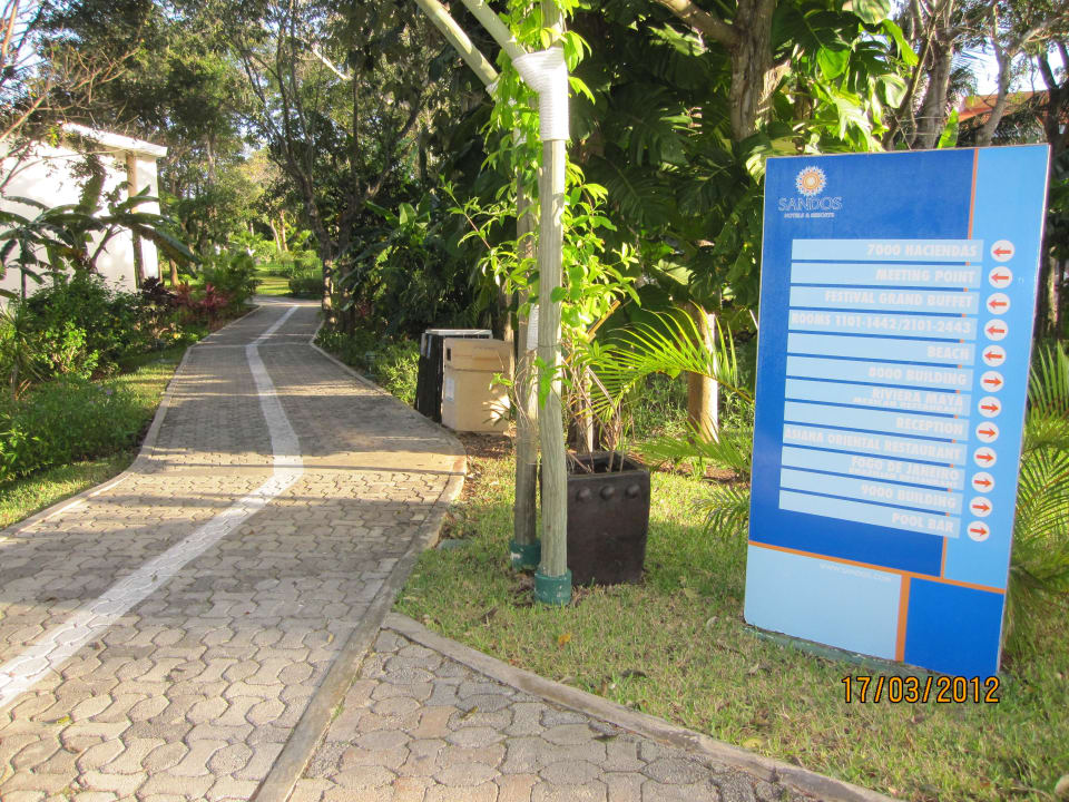 Weg vom Riviera-Trakt Richt. Meer Sandos Playacar Beach Resort
