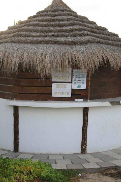 Handtuchausgabe am Pool Hotel El Mouradi Djerba Menzel