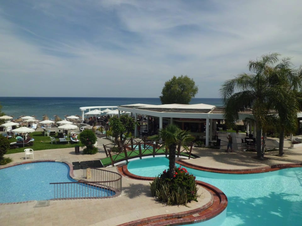 Ein Teil der Poolanlage Hotel Calypso Beach