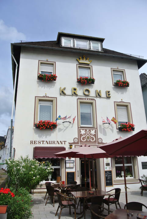 Blick auf das Hotel an der Rheinpromenade Hotel Krone Rüdesheim