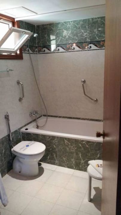 Badezimmer Bull Escorial & Spa