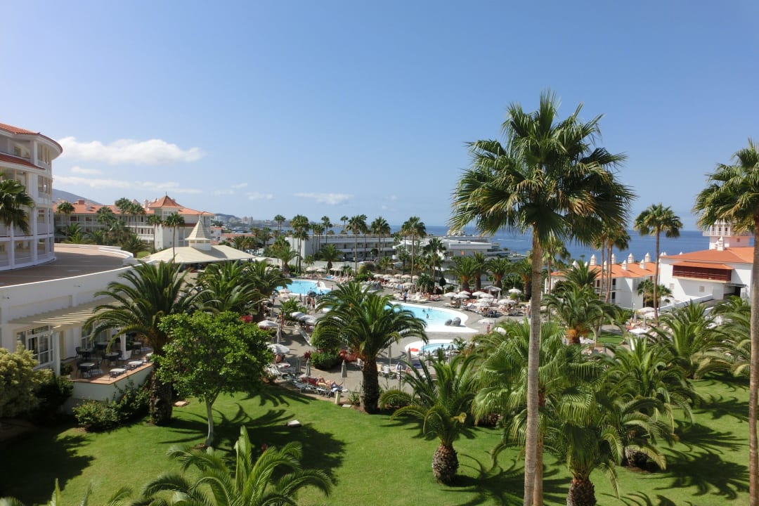 Blick zum Pool Hotel Riu Arecas - Adults only