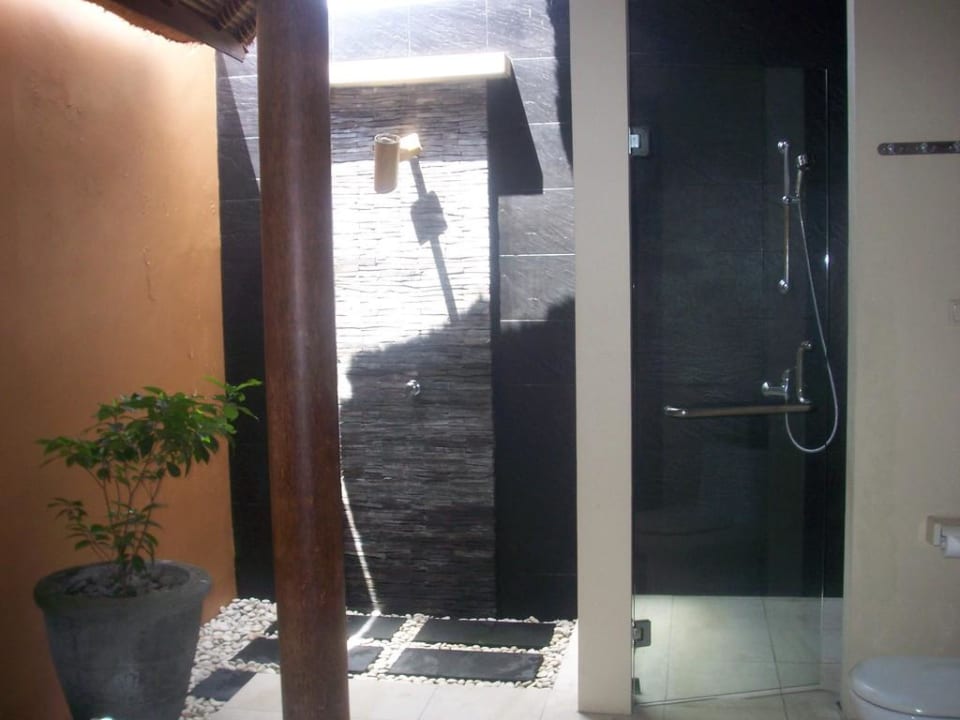 Innen und Aussendusche Bhavana Private Villas