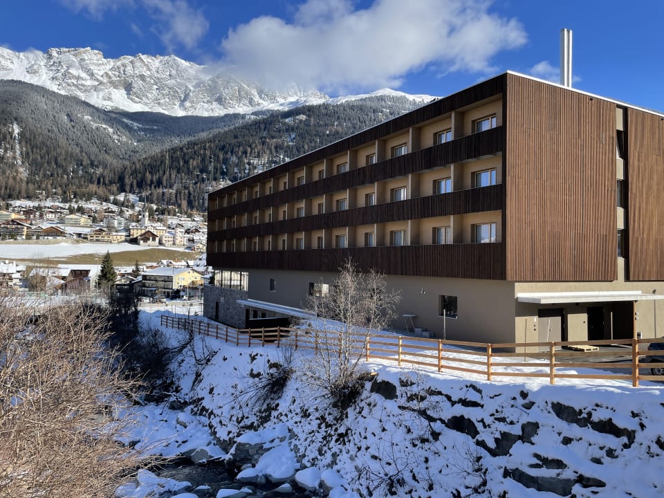 Außenansicht AVES Hotel Savognin