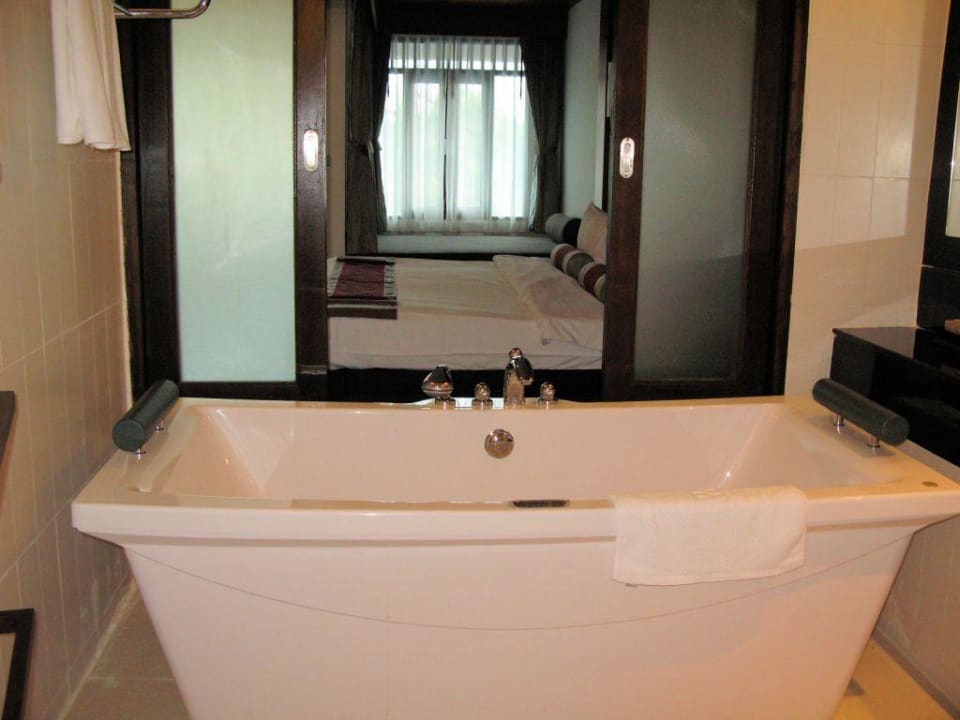 Blick vom Bad in den Wohnbereich La Flora Khao Lak