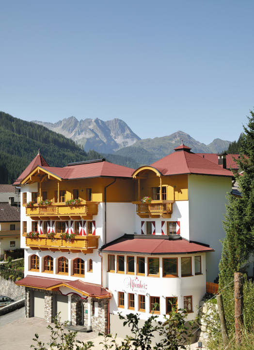 Außenansicht Alpenherz Hotel
