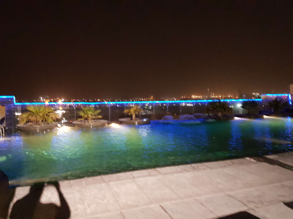 Pool The Tower Plaza Hotel Dubai