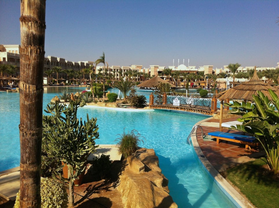 Der große Pool von 4 Pickalbatros Palace Resort