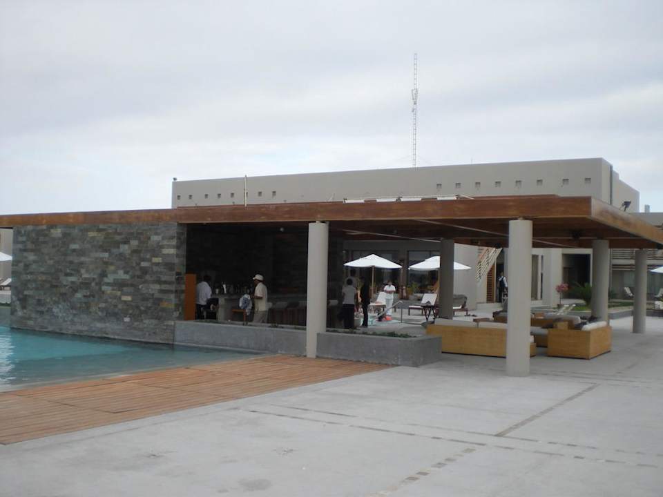 Poolbar DoubleTree by Hilton Resort Paracas