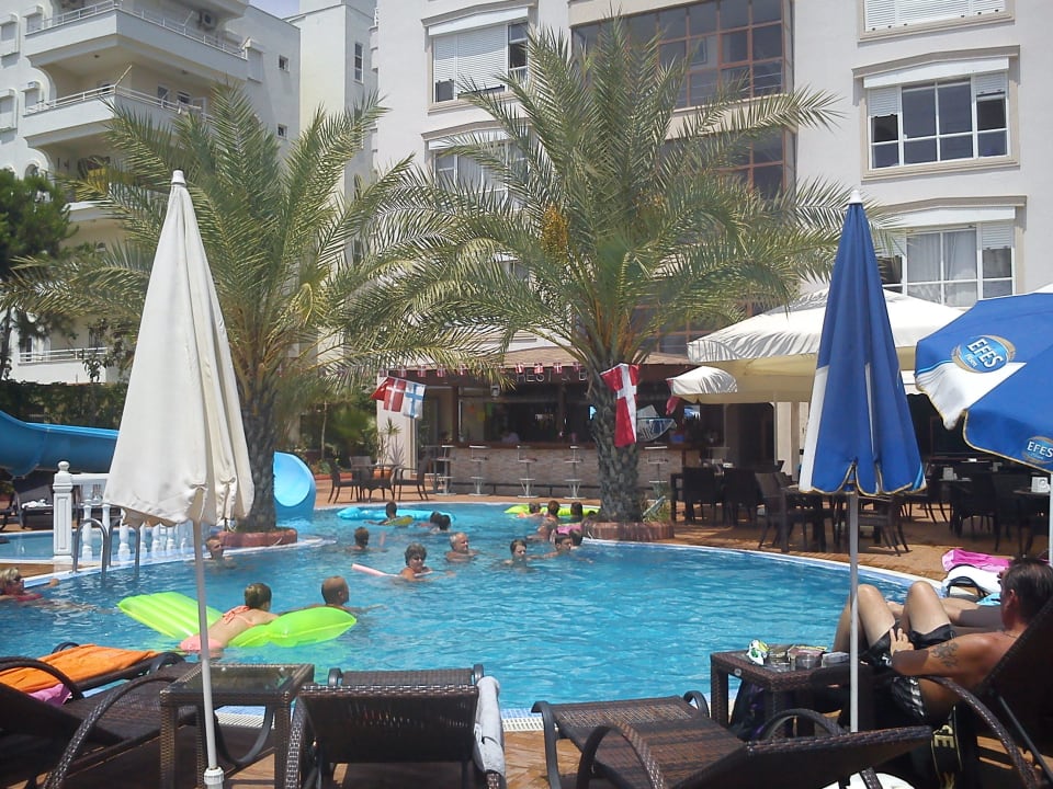 Pool bei Tag Bella Bravo Suite Hotel