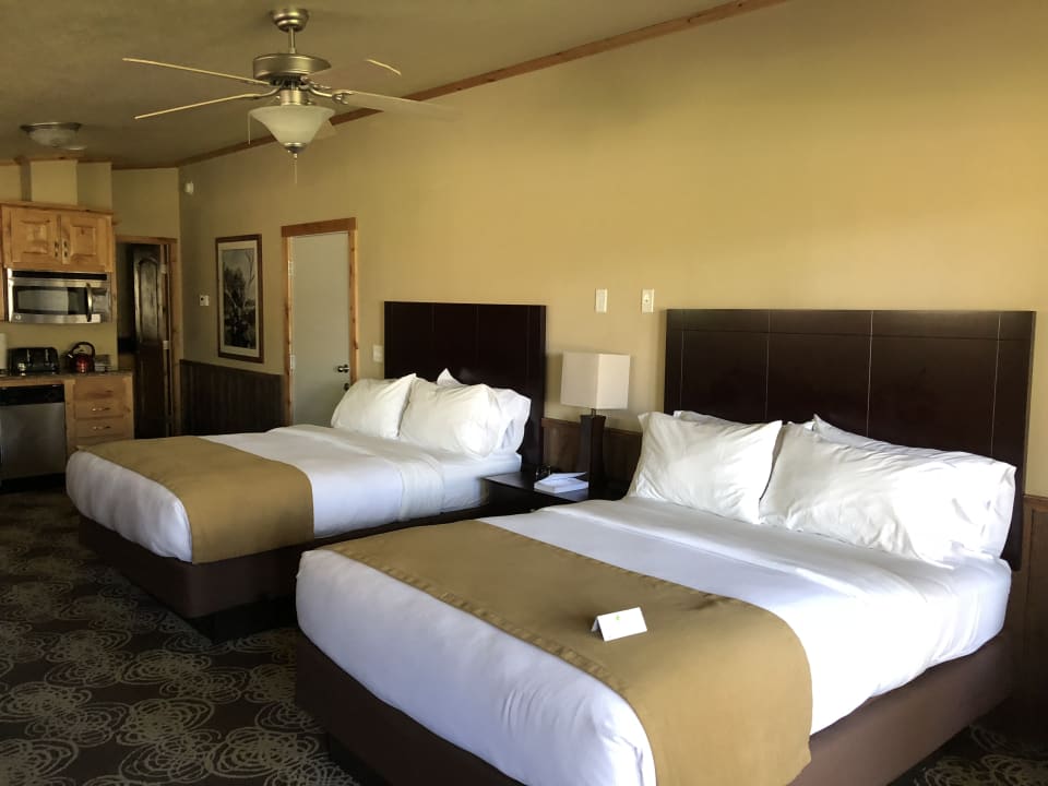 Zimmer Hotel Explorer Cabins at Yellowstone