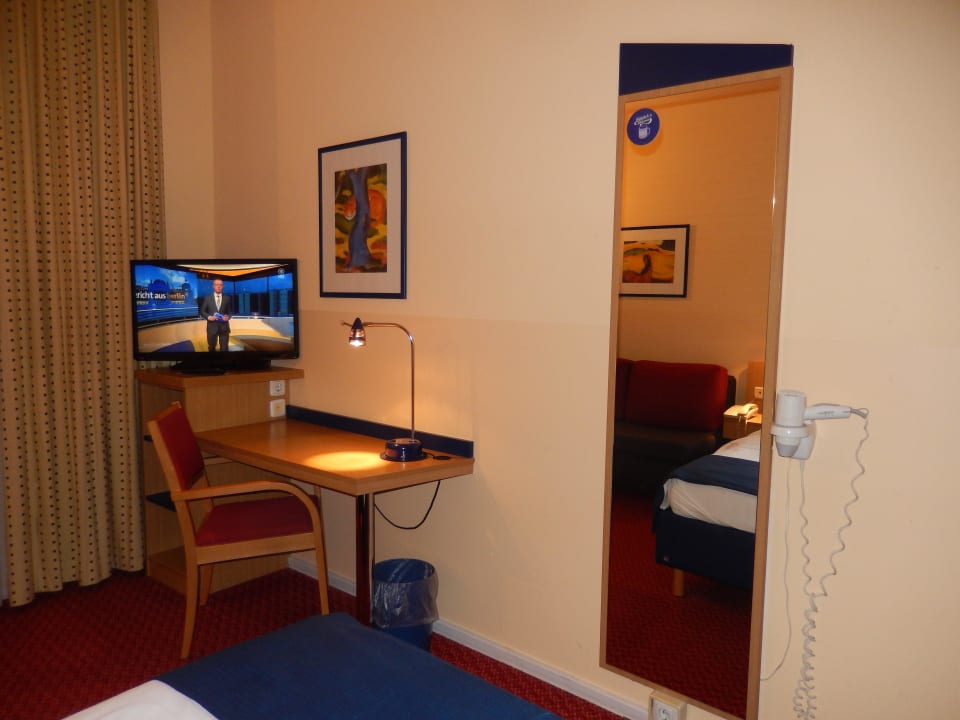 Unser Zimmer Holiday Inn Express Frankfurt - Airport