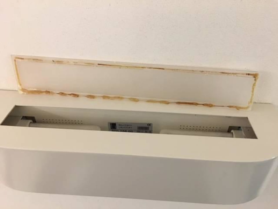 Defekte und schmutzige Lampe SIDE Design Hotel Hamburg