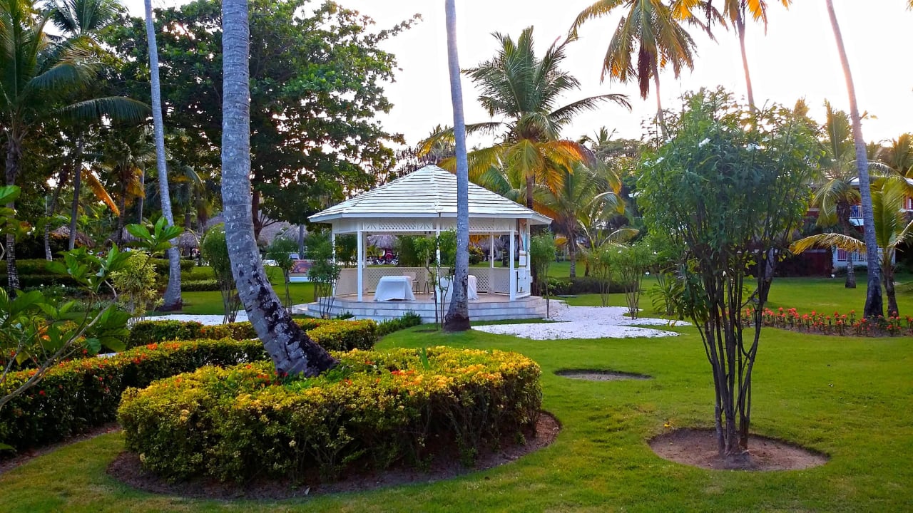 Massage im Hotelgarten Grand Palladium Select Bávaro Resort & Spa