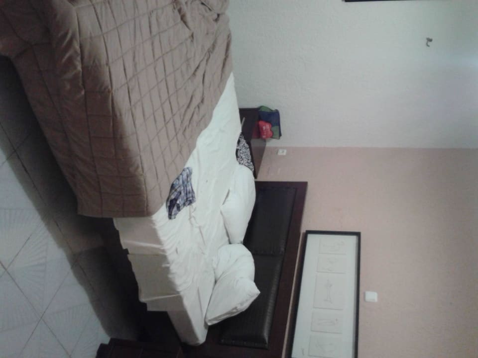 Ehebett, 2 weitere Couchbetten im Nebenraum Elounda Residence Resort & Waterpark