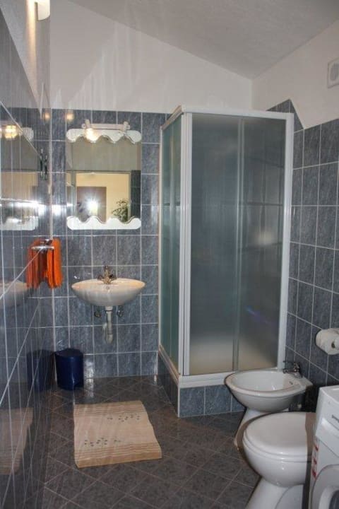 Bad rechts Apartments Račić