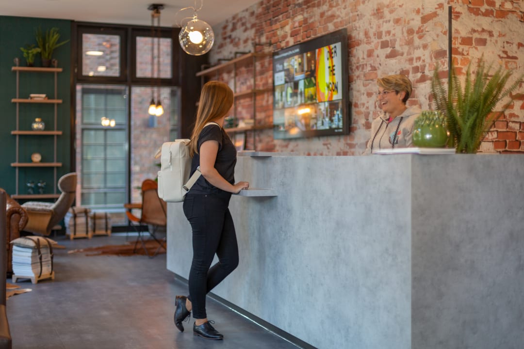 Lobby Holiday Inn - the niu, Bricks Hamburg Eppendorf