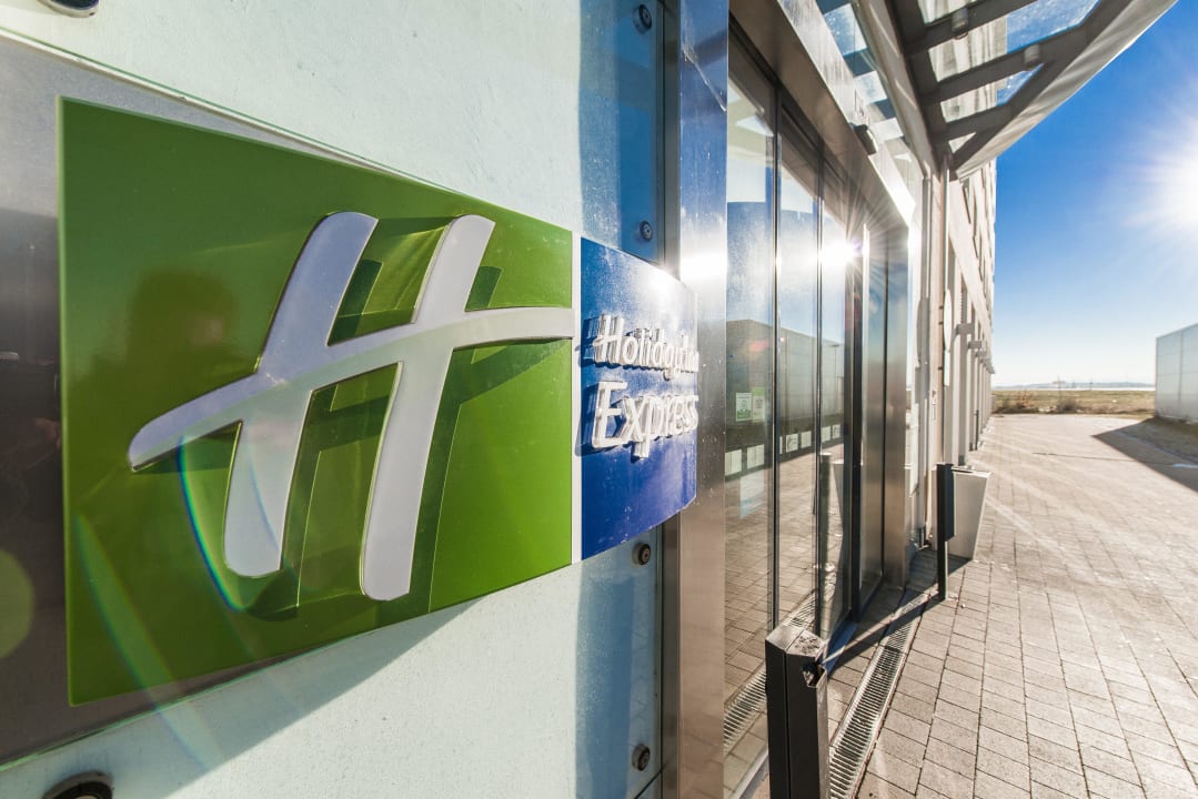 Hoteleingang Holiday Inn Express München - Messe