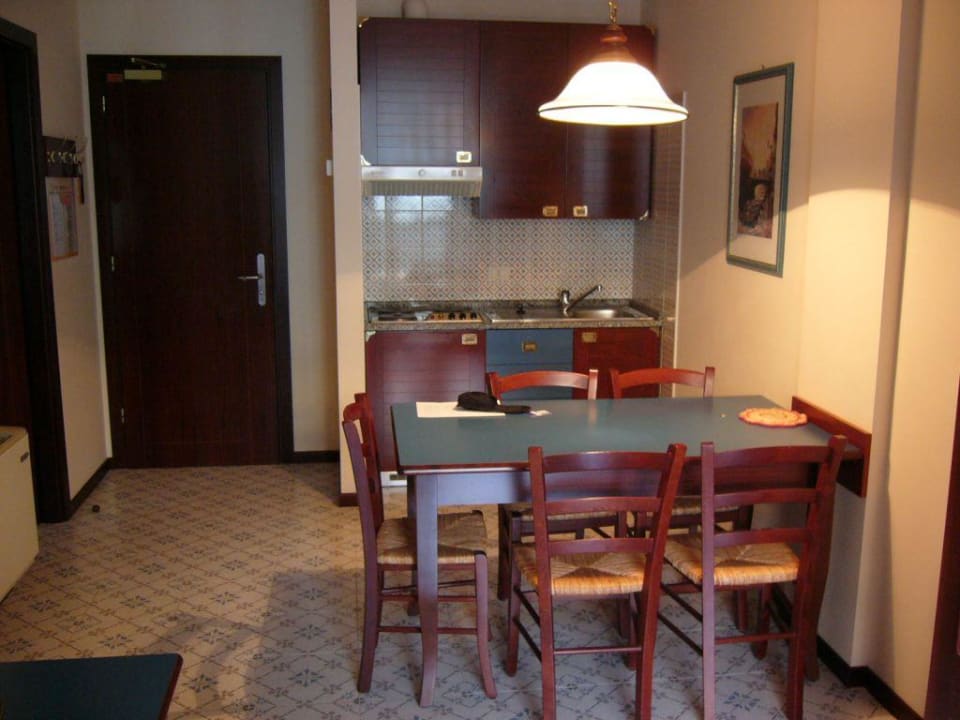 Eßbereich im Zimmer Aparthotel Holiday