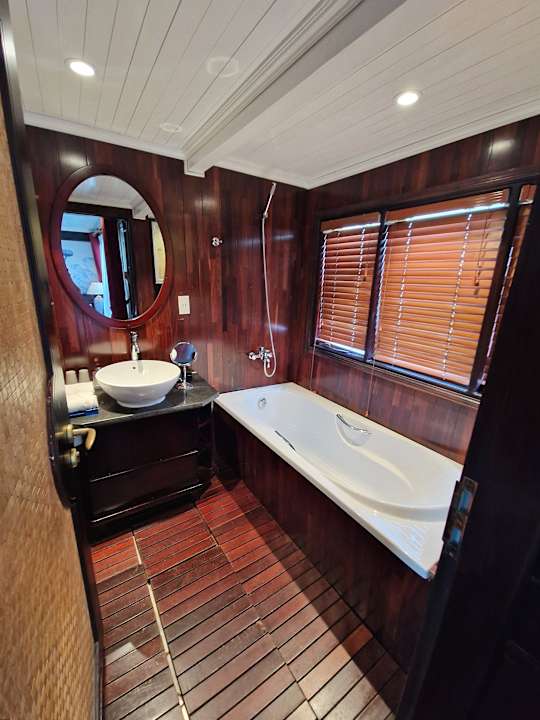 Zimmer Bhaya Legend Cruises
