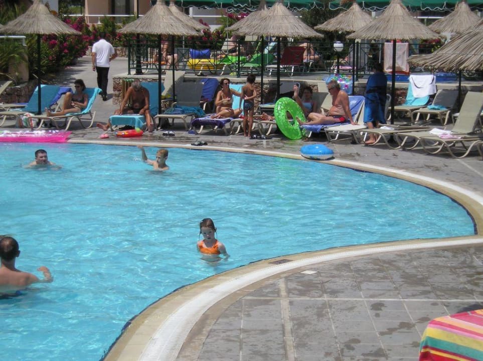 Nochmal, der immer noch schöne Pool Atlantica Mikri Poli Rhodes